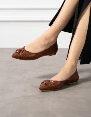 fiesta büzgü detaylı sivri burun kadın babet taba 2