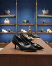 shiny sivri burun maskaretli vegan deri topuklu ayakkabı siyah