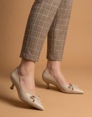 ribbon rustik vegan deri sivri burun fiyonklu topuklu ayakkabı bej