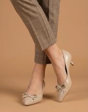 ribbon rustik vegan deri sivri burun fiyonklu topuklu ayakkabı bej 2