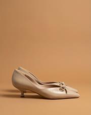 ribbon rustik vegan deri sivri burun fiyonklu topuklu ayakkabı bej 3