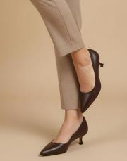 delay 1.sınıf vegan deri fiyonk detaylı topuklu ayakkabı kahve