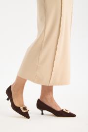 slıde toka detaylı vegan süet sivri burun topuklu ayakkabı kahve 2