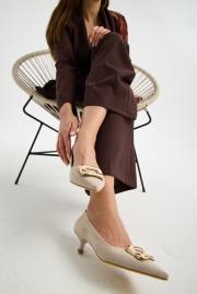 slıde toka detaylı vegan süet sivri burun topuklu ayakkabı bej