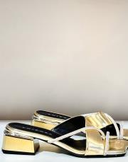 ancel çapraz taşlı bantlı kırışıkı rugan detaylı kare topuk terlik altın 2