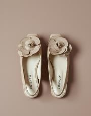 fantastik birinci sınıf ithal vegan deri çiçekli dekolte detaylı babet nude 2