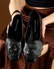 fantastik birinci sınıf ithal vegan deri çiçekli dekolte detaylı babet siyah